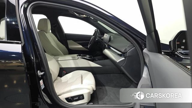 BMW 5 Series (G60) 2024 Черный из Кореи, фото 2