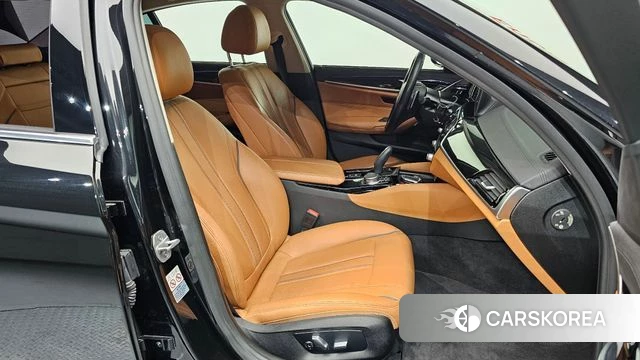 BMW 5 Series (G30) 2018 Черный из Кореи, фото 2