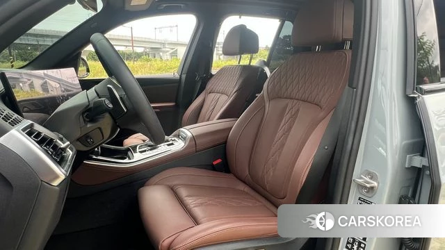 BMW X5 (G05) 2026 Светло-серебряный цвет из Кореи, фото 2