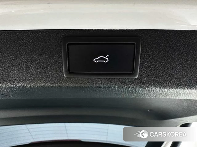 Skoda Krok 2022 Белый из Китая, фото 2