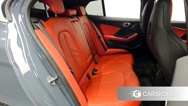 BMW 1 Series (F40) 2022 Светло-серебряный цвет из Кореи, фото 2