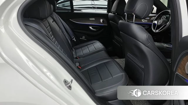 Mercedes-Benz E-Class W213 2022 Белый из Кореи, фото 2