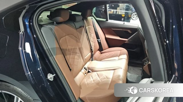 BMW 5 Series (G60) 2025 Черный из Кореи, фото 2