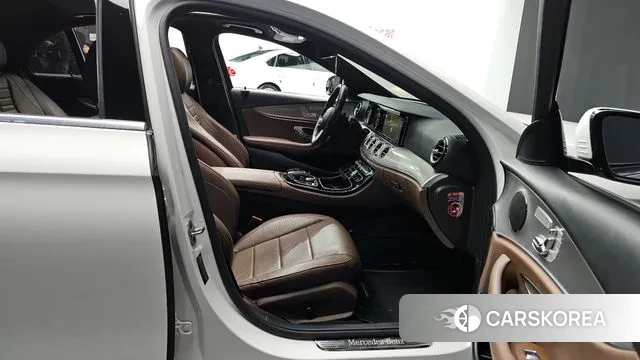 Mercedes-Benz E-Class W213 2018 Белый из Кореи, фото 2