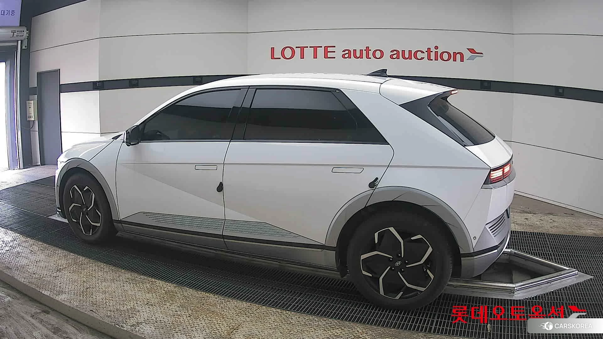 Hyundai IONIQ 5 2022 Atlas White из Кореи, фото 2