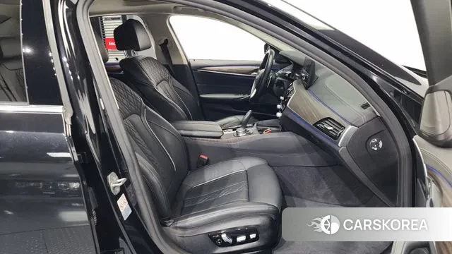 BMW 5 Series (G30) 2021 Черный из Кореи, фото 2