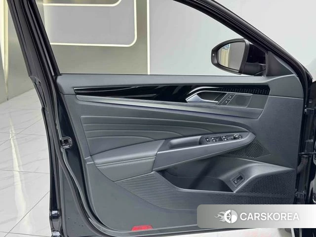 Volkswagen Passat 2023 Черный из Китая, фото 2