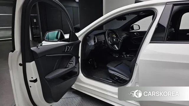 BMW 1 Series (F40) 2024 Белый из Кореи, фото 2