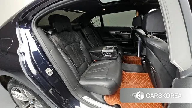 BMW 7 Series (G11) 2018 Черный из Кореи, фото 2