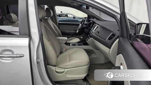 Kia The New Carnival 2019 Серебряный из Кореи, фото 2