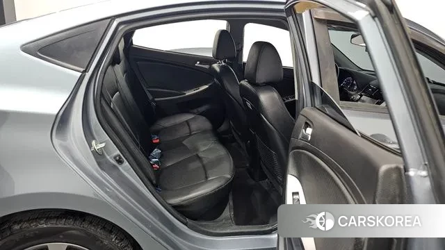 Hyundai Accent (New type) 2018 Серебристо-серый из Кореи, фото 2