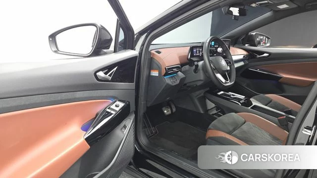 Volkswagen ID.4 2023 Черный из Кореи, фото 2