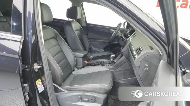 Volkswagen Tiguan second Generation 2023 Черный из Кореи, фото 2