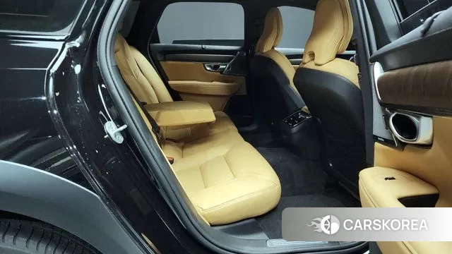 Volvo V90 Cross-Country 2024 Черный из Кореи, фото 2