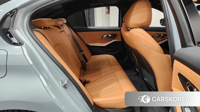 BMW 3 Series (G20) 2023 Серебристо-серый из Кореи, фото 2