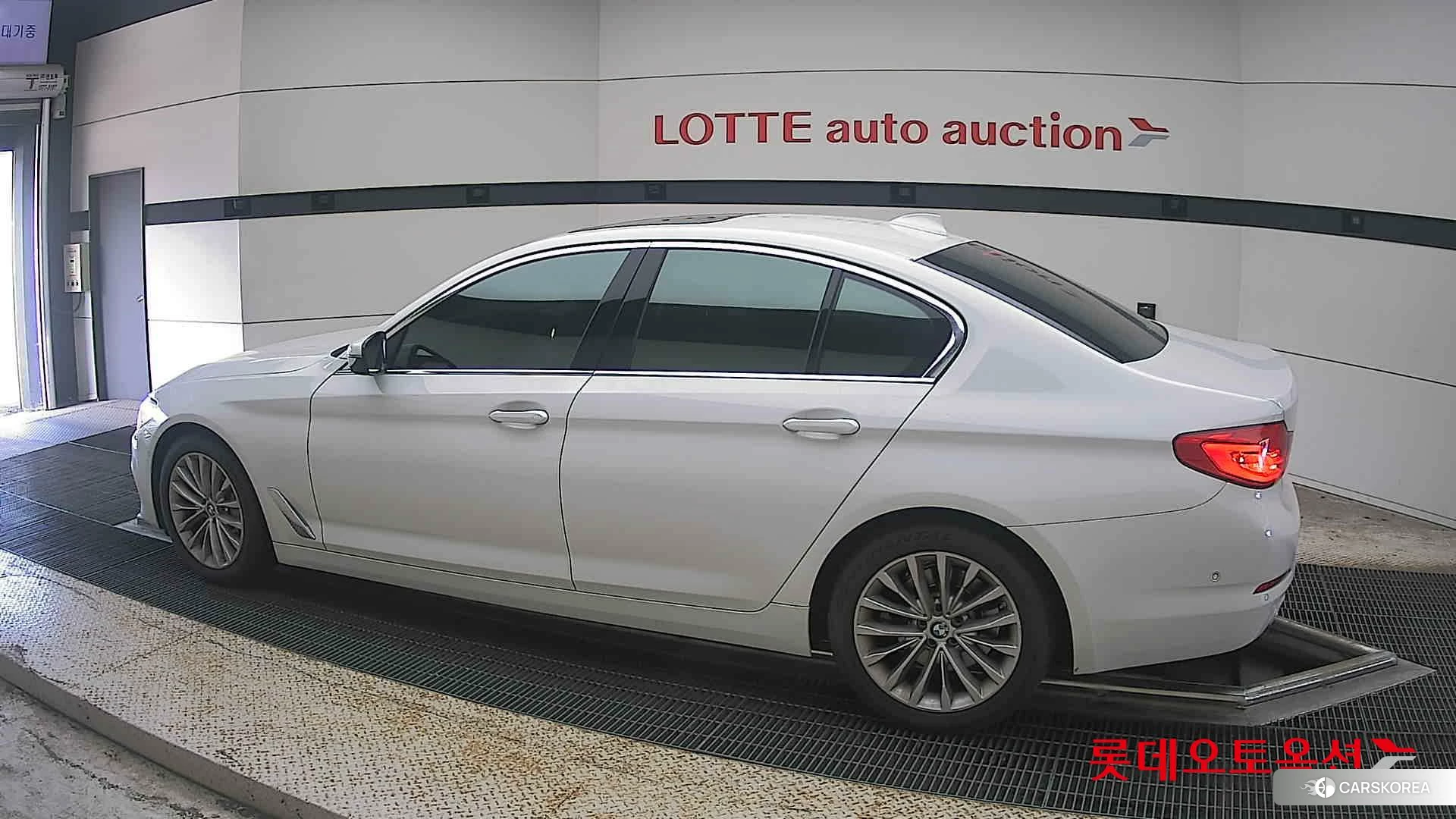 BMW  530i Luxury 2020 Белый из Кореи, фото 2