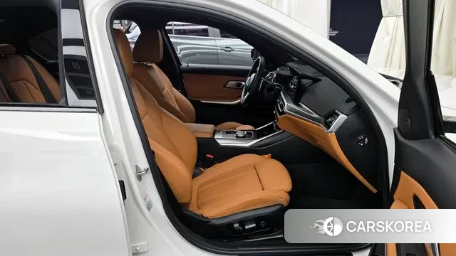 BMW 3 Series (G20) 2023 Белый из Кореи, фото 2