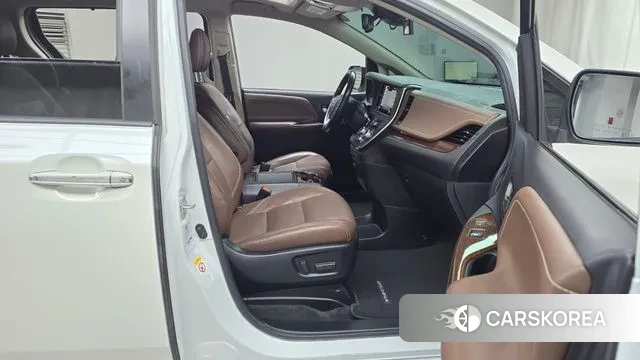 Toyota Sienna 2018 Белый из Кореи, фото 2