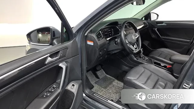 Volkswagen Tiguan second Generation 2023 Серый из Кореи, фото 2