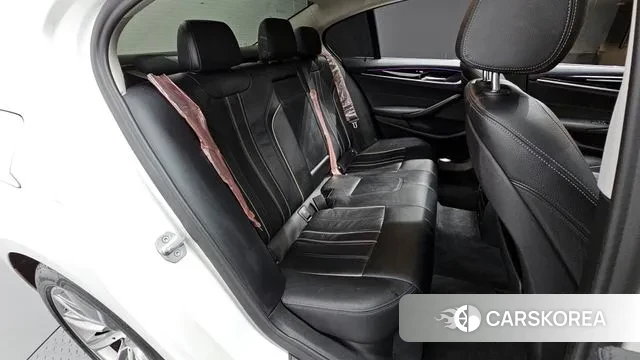 BMW 5 Series (G30) 2018 Белый из Кореи, фото 2