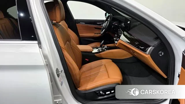 BMW 5 Series (G30) 2022 Белый из Кореи, фото 2