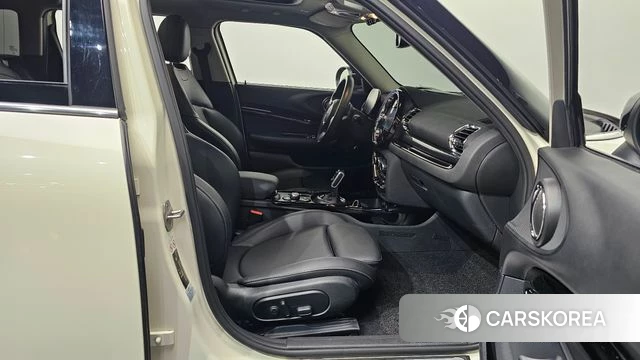 Mini Cooper Clubman 2021 Жемчужный цвет из Кореи, фото 2