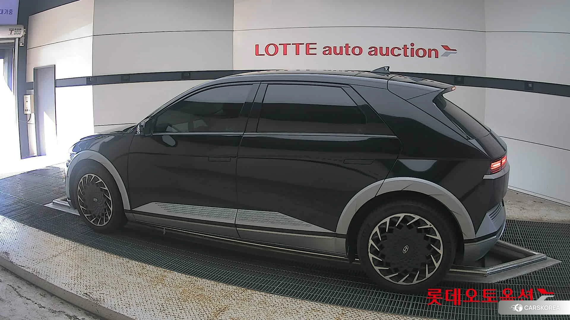 Hyundai IONIQ 5 2022 Phantom Black Pearl из Кореи, фото 2