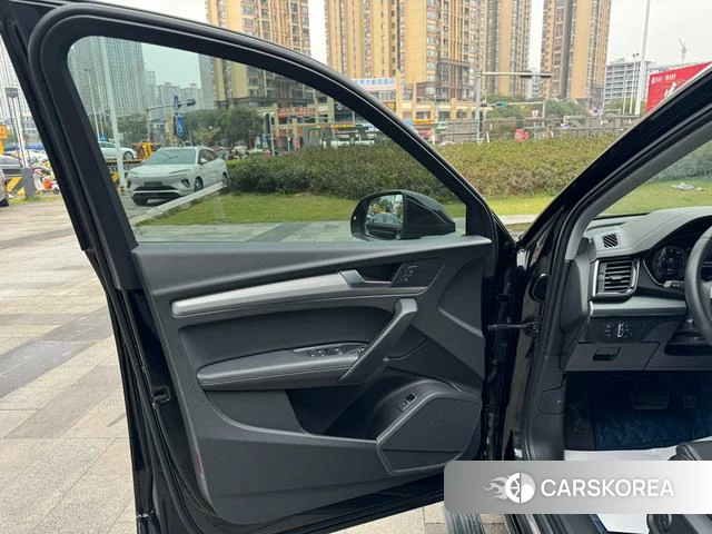 Audi Q5L 2022 Черный из Китая, фото 2