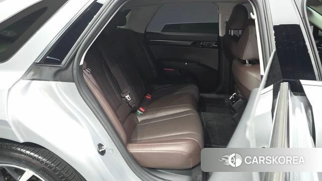Hyundai Grandeur (GN7) 2022 Серебристо-серый из Кореи, фото 2