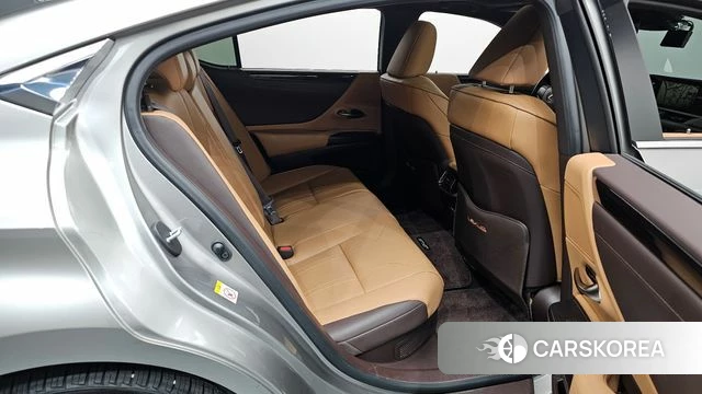 Lexus ES300h 7th generation 2019 Песочный из Кореи, фото 2