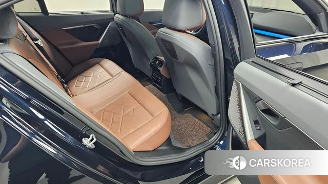 BMW 5 Series (G60) 2024 Черный из Кореи, фото 2