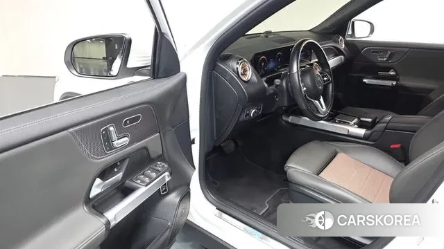 Mercedes-Benz EQB X243 2022 Белый из Кореи, фото 2