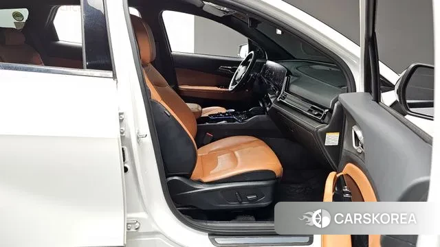 Kia Sportage 5th Generation Hybrid 2023 Белый из Кореи, фото 2