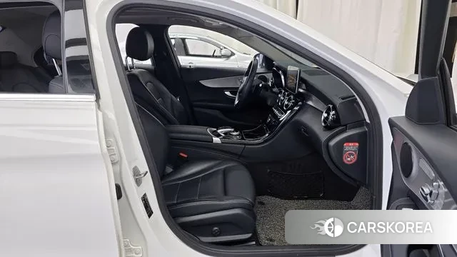 Mercedes-Benz C-Class W205 2018 Белый из Кореи, фото 2