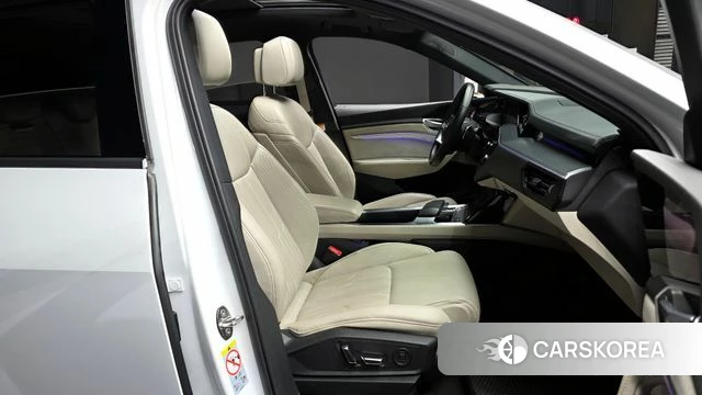 Audi e-Tron 2021 Белый из Кореи, фото 2