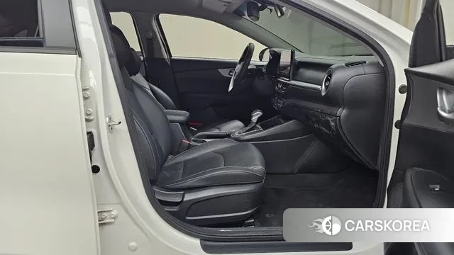 Kia The New K3 2nd generation 2021 Белый из Кореи, фото 2