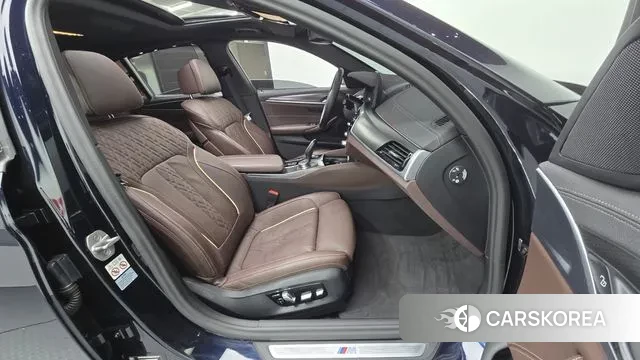 BMW 5 Series (G30) 2023 Черный из Кореи, фото 2