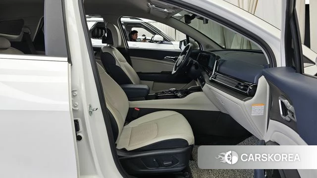Kia Sportage 5th Generation Hybrid 2022 Белый из Кореи, фото 2