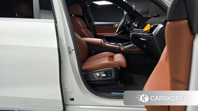 BMW X7 (G07) 2025 Белый из Кореи, фото 2