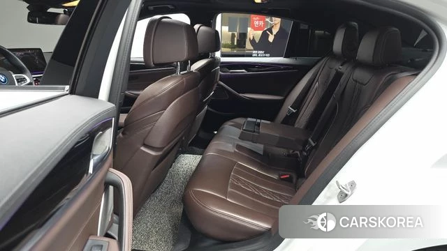 BMW 5 Series (G30) 2021 Белый из Кореи, фото 2