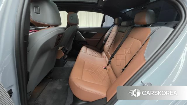 BMW 5 Series (G60) 2024 Цвет галактики из Кореи, фото 2