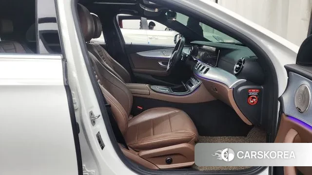 Mercedes-Benz E-Class W213 2021 Белый из Кореи, фото 2