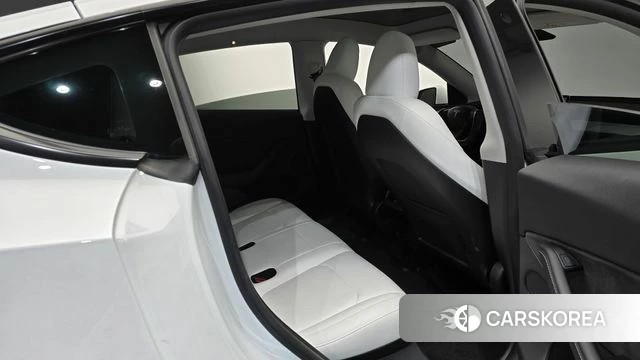 Tesla Model Y 2024 Белый из Кореи, фото 2