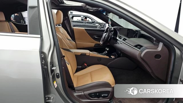 Lexus ES300h 7th generation 2019 Серебристо-серый из Кореи, фото 2