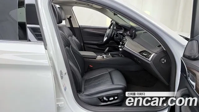 BMW 5 Series (G30) 2022 Белый из Кореи, фото 2