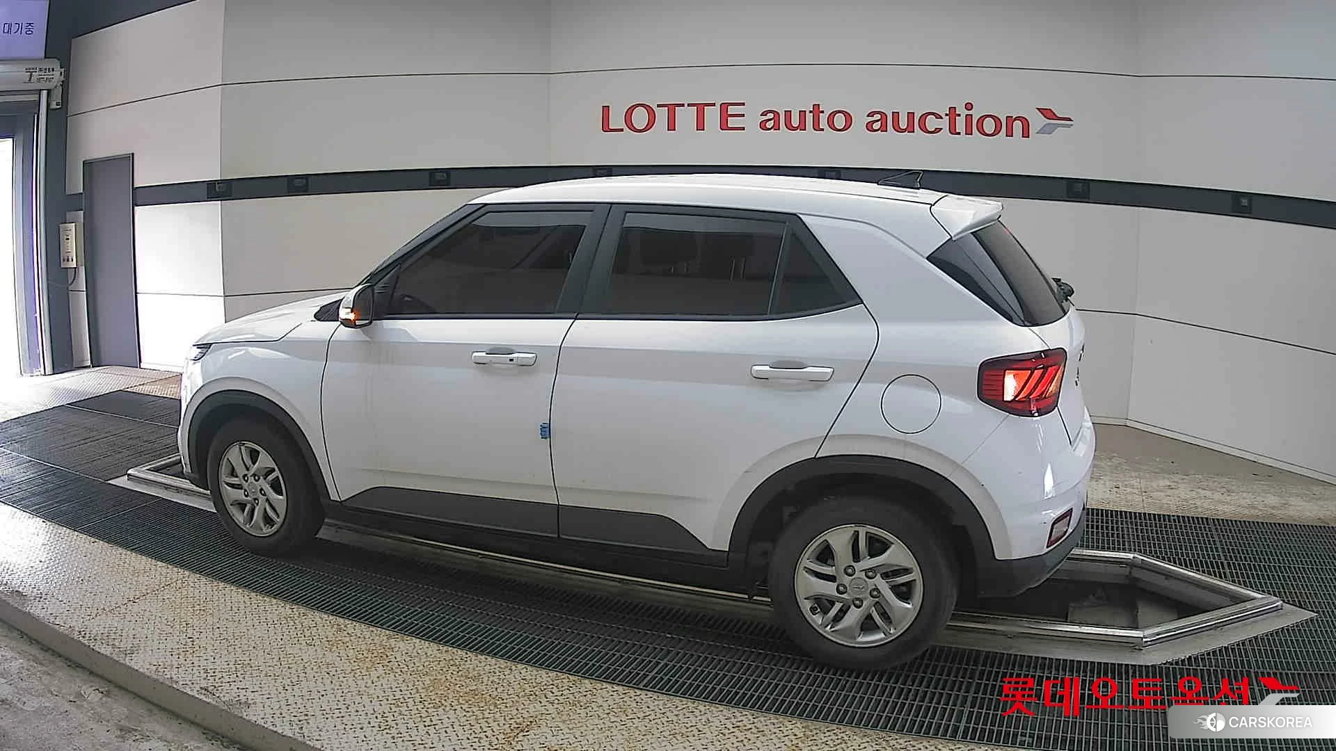 Hyundai Venue 2020 Polar White из Кореи, фото 2