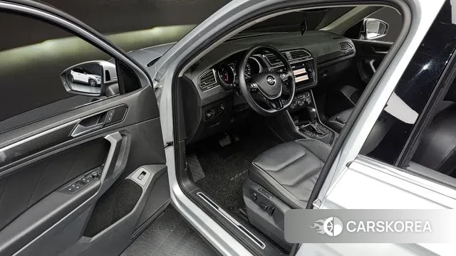Volkswagen Tiguan second Generation 2019 Серебряный из Кореи, фото 2
