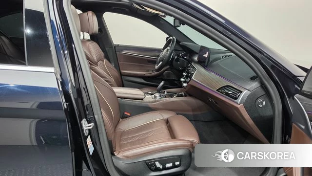 BMW 5 Series (G30) 2021 Черный из Кореи, фото 2