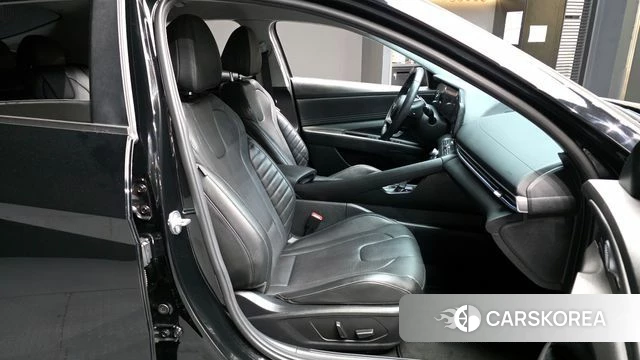 Hyundai The New Avante (CN7) 2023 Черный из Кореи, фото 2