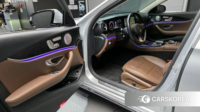 Mercedes-Benz E-Class W213 2018 Серебряный из Кореи, фото 2